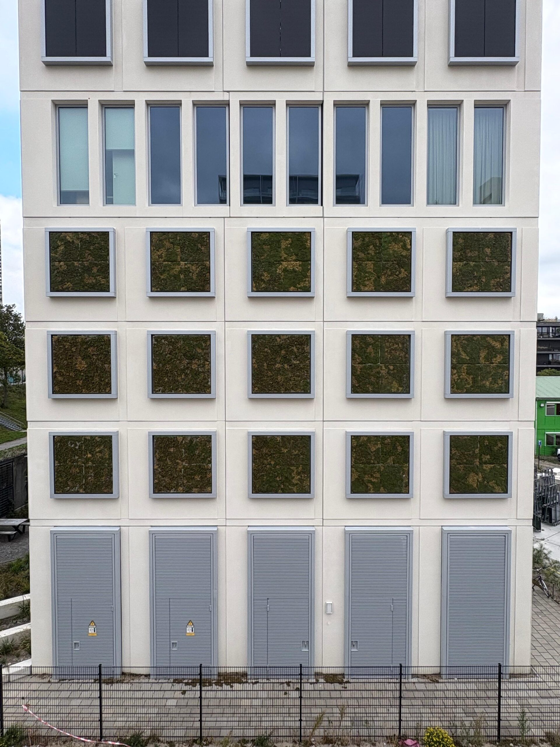 Vertical greening installation